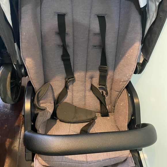 Nuna Mixx Stroller with toddler seat and kickstand - Picture 2 of 8